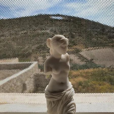 Vira Senor House * Τριοβάσαλος